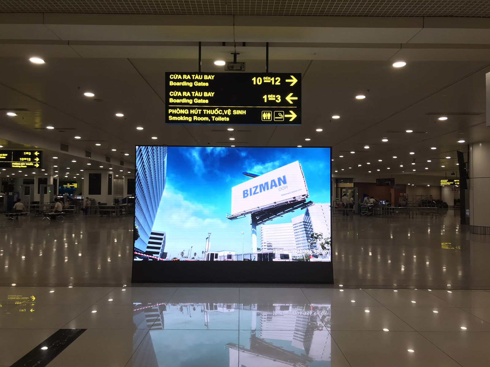 Bộ nhận diện thương hiệu bằng màn hình sân bay